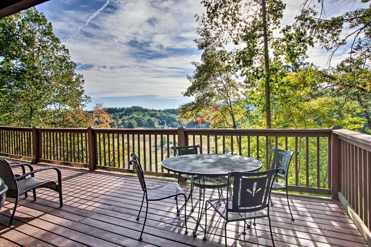 Scenic Solitude With Private Hot Tub! * Pigeon Forge