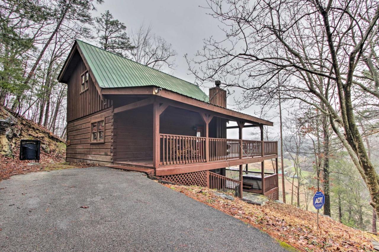Holiday home Scenic Solitude With Private Hot Tub! Pigeon Forge