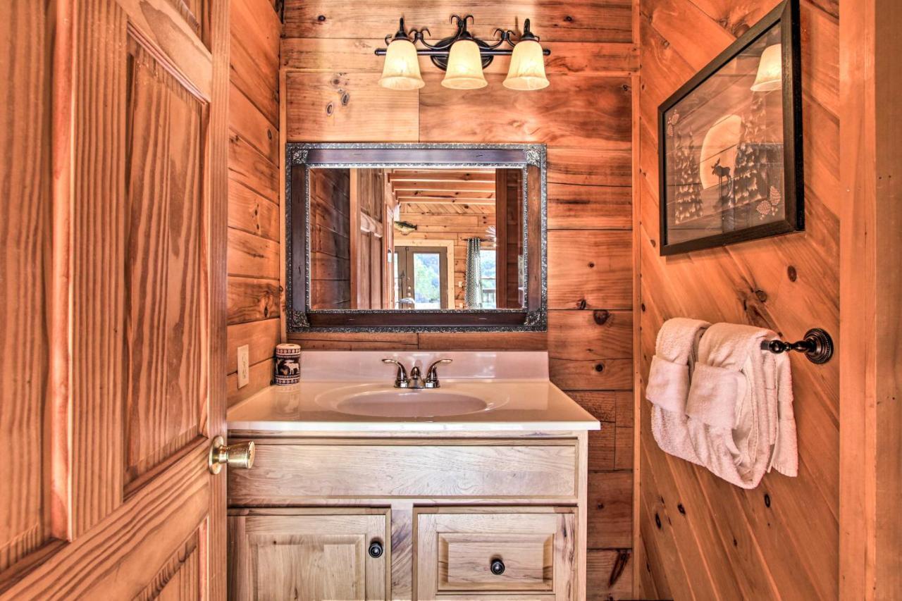 Scenic Solitude With Private Hot Tub!