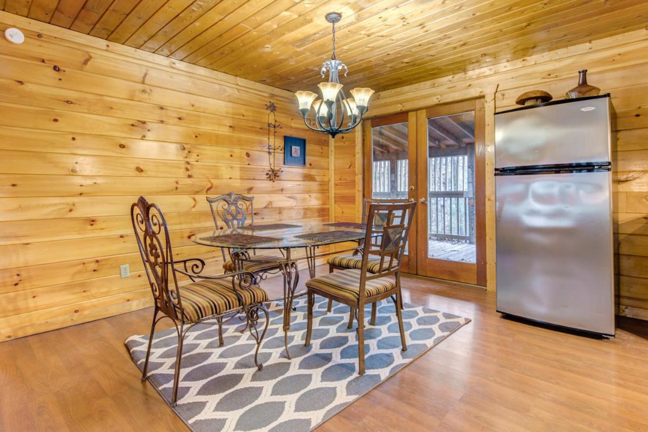 Country Oaks Cabin * Pigeon Forge