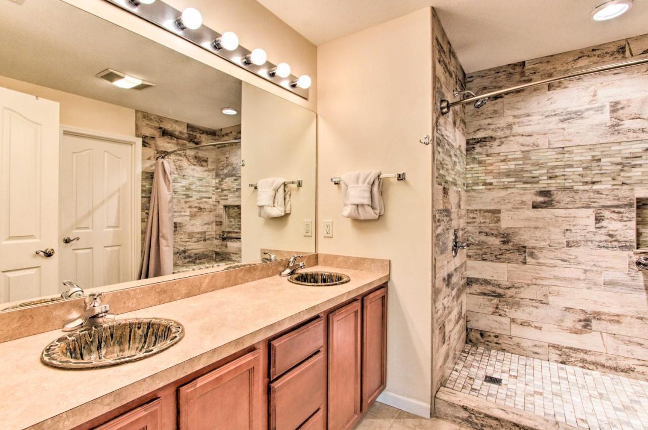 With Community Pool - 2 Miles To The Island! *