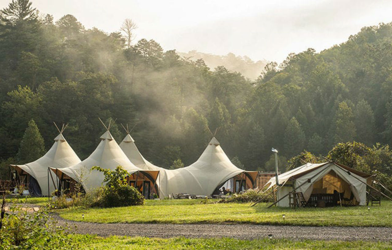 Luxury tent Under Canvas Great Smoky Mountains