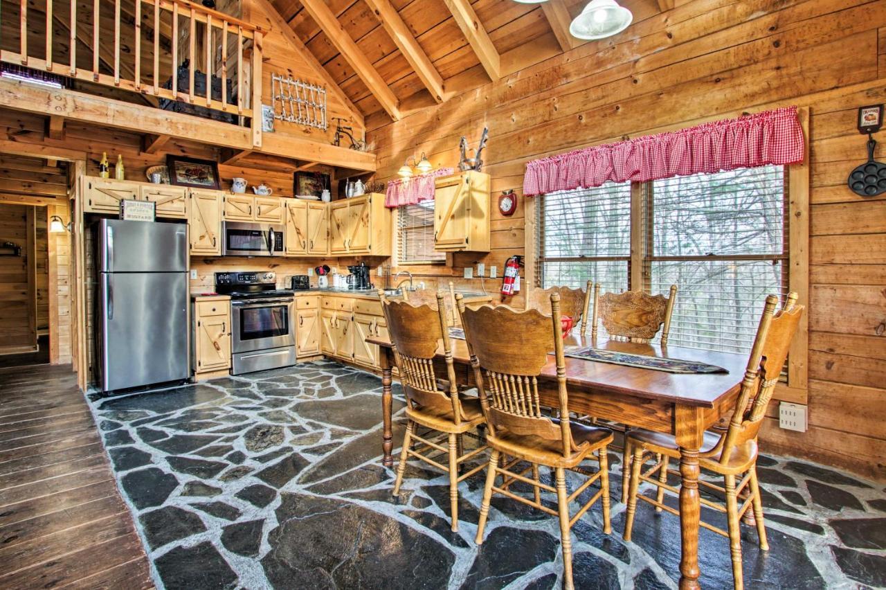 Holiday home Mtn View Getaway With Game Room,deck,grill And Hot Tub! *