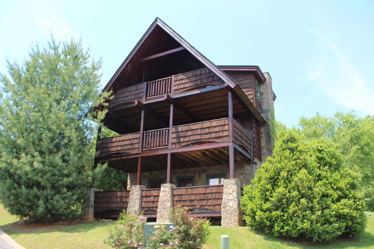Reflections, Hot Tub, Pool, Wifi, 1089 Free Tickets Each Paid Day, Dollywood And Holiday home *