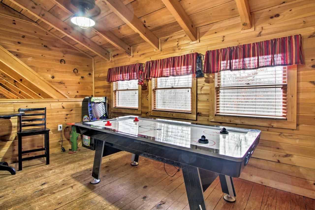 Holiday home Mtn View Getaway With Game Room,deck,grill And Hot Tub!