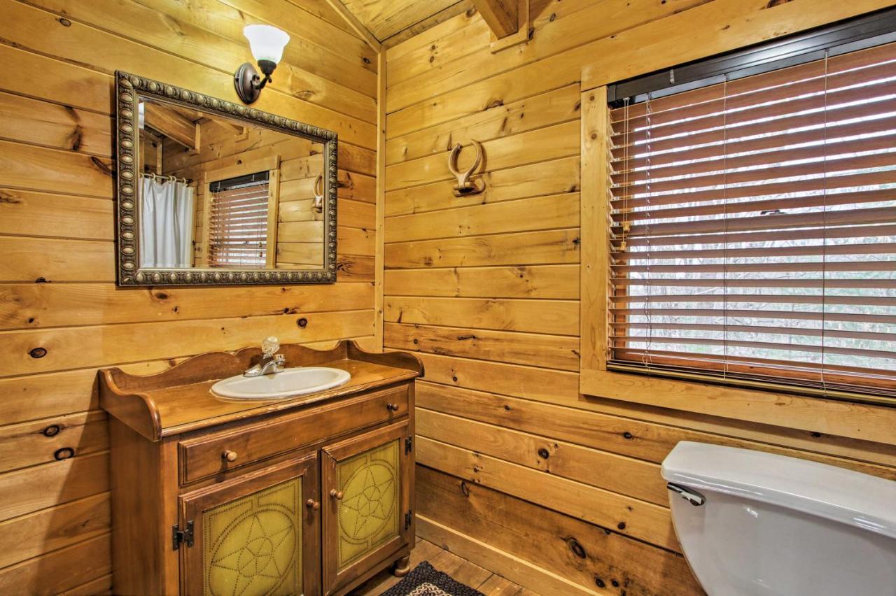 Mtn View Getaway With Game Room,deck,grill And Hot Tub! Holiday home Pigeon Forge