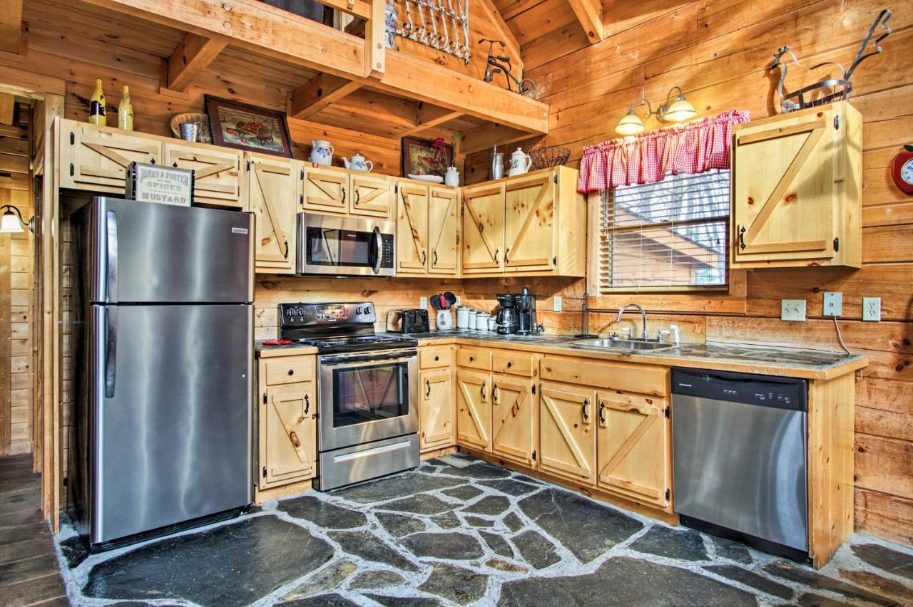 Mtn View Getaway With Game Room,deck,grill And Hot Tub! Pigeon Forge