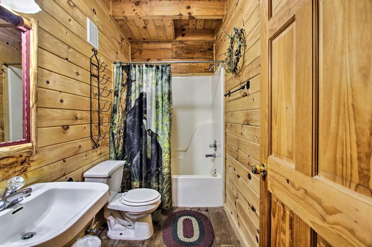 Holiday home Mtn View Getaway With Game Room,deck,grill And Hot Tub!