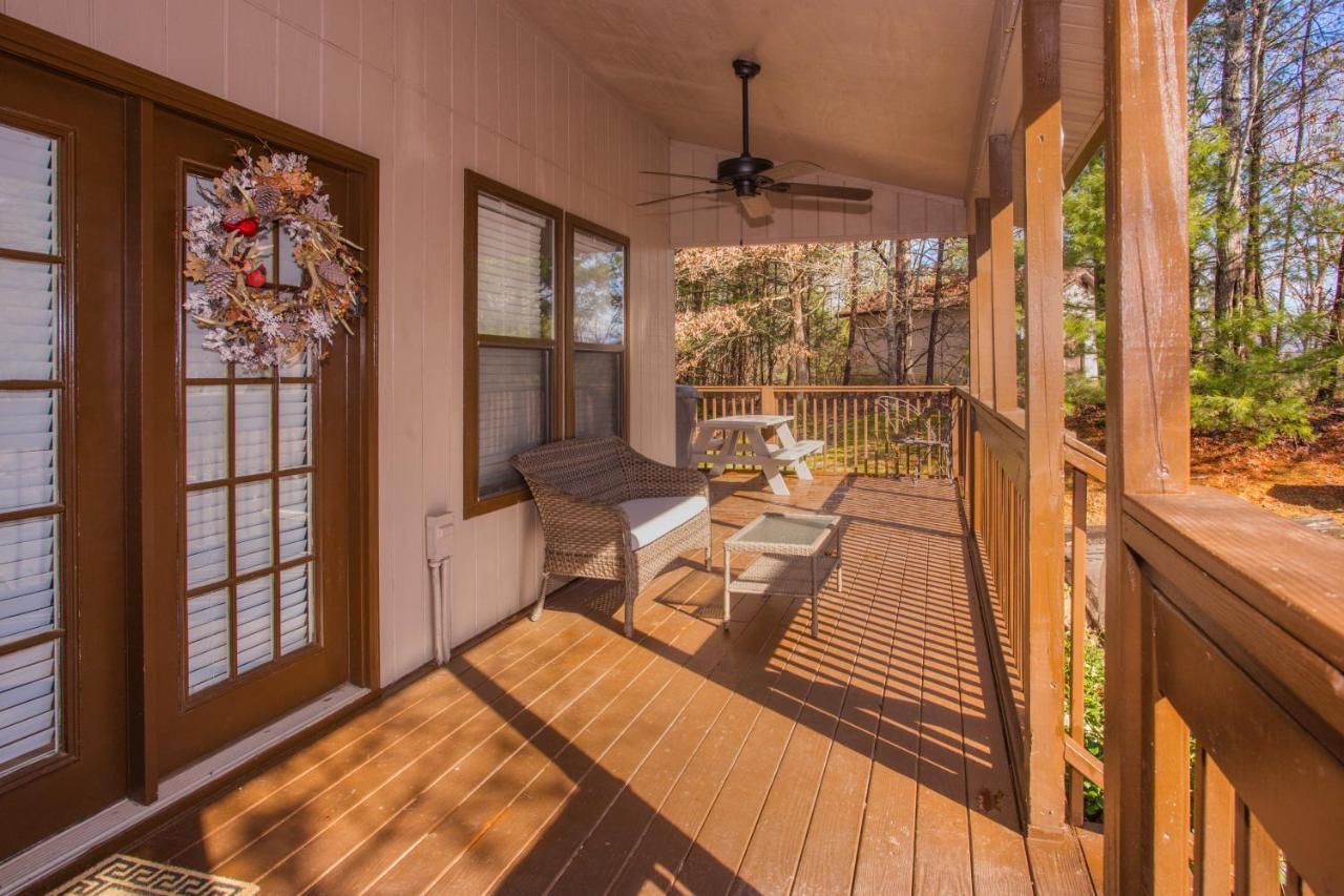 Fox's Den, Hot Tub, 1089 Of Free Attraction Tickets For Each Paid Day, Dollywood And Holiday home Pigeon Forge