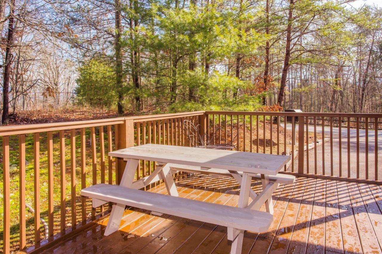 Fox's Den, Hot Tub, 1089 Of Free Attraction Tickets For Each Paid Day, Dollywood And