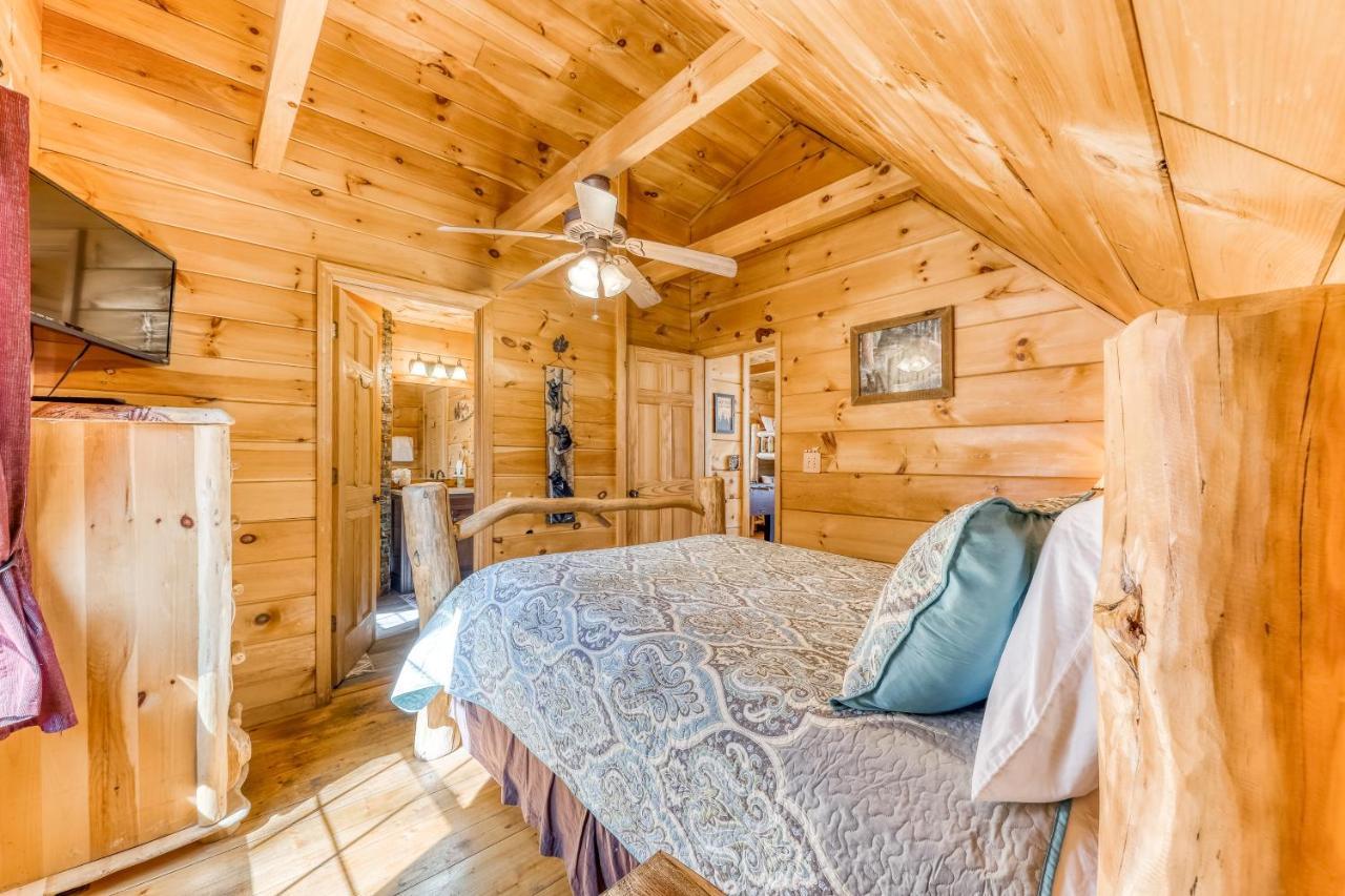 Moonshine Ridge * Pigeon Forge