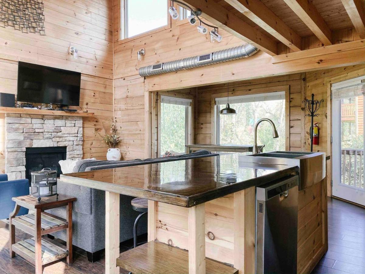 Chalet Mountain Splash -heated Indoor Pool, Hot Tub, Arcade Game