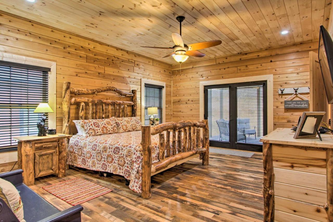 Riverfront With Hot Tub - 3 Miles To Dollywood *