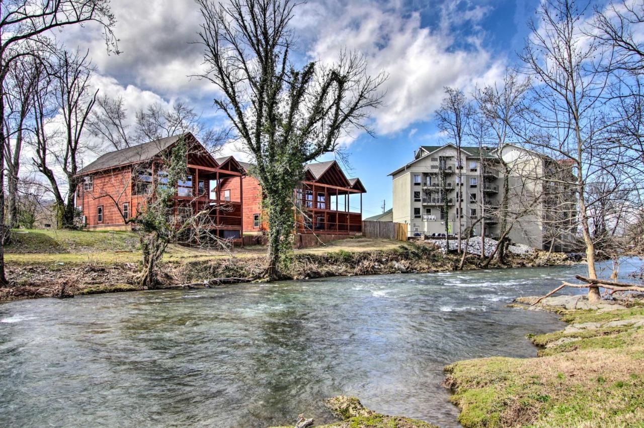 Riverfront With Hot Tub - 3 Miles To Dollywood