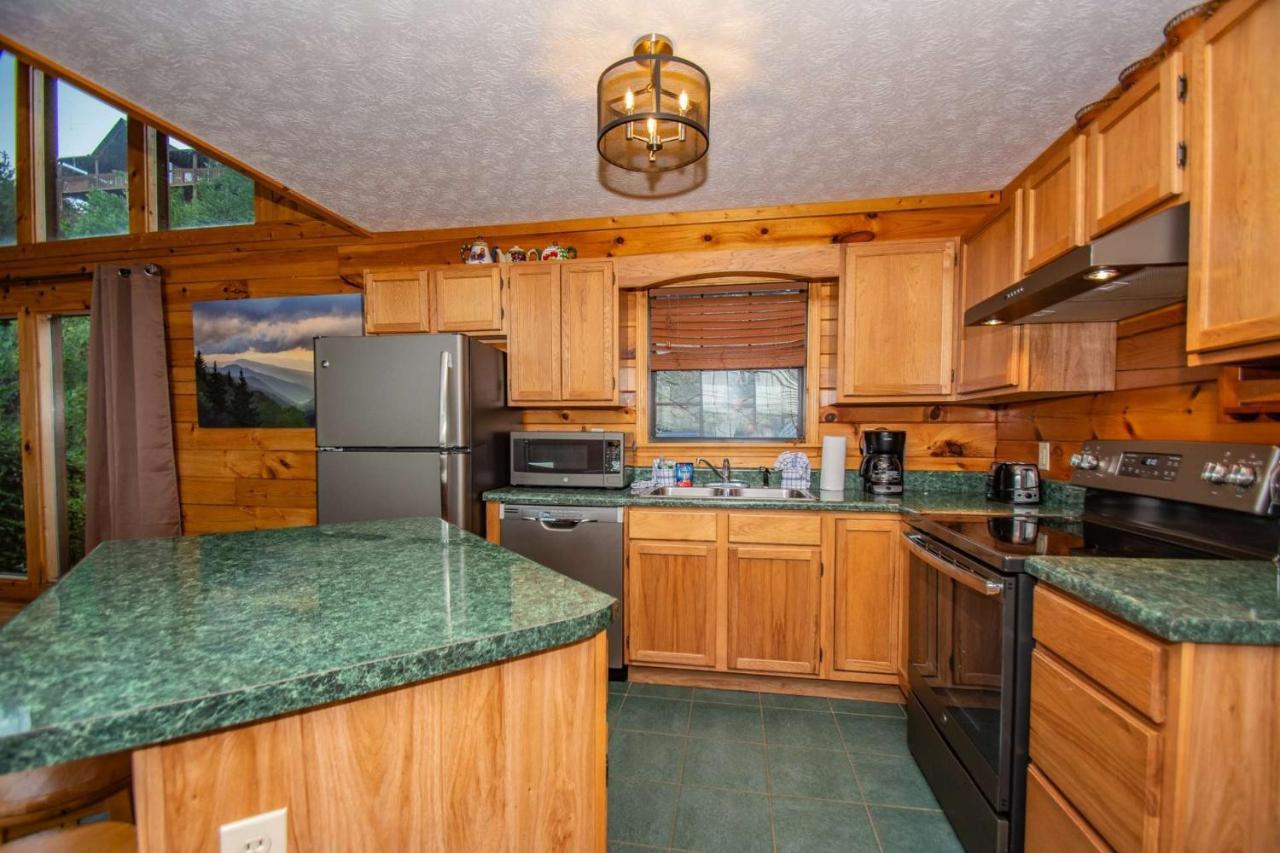 High And Lifted Up Holiday home Pigeon Forge