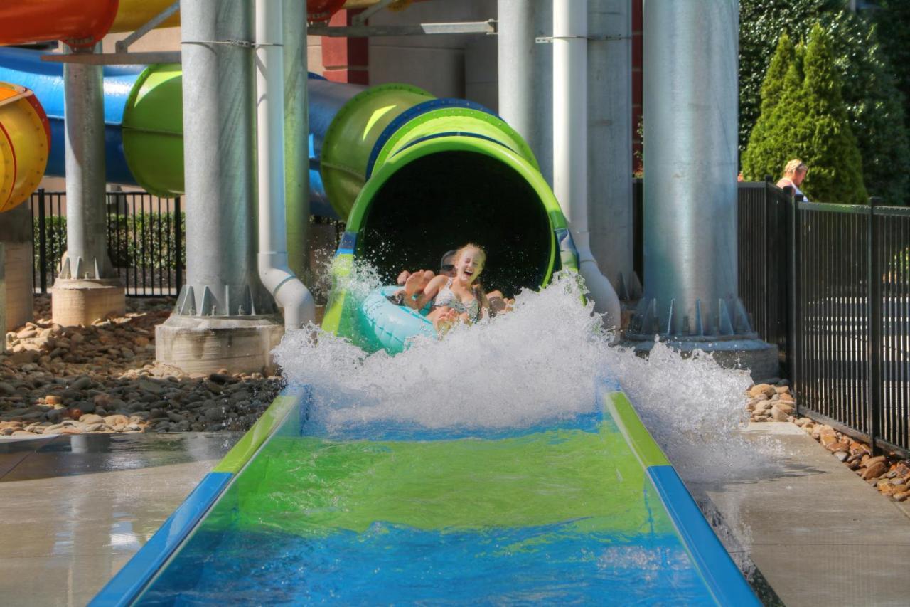 Country Cascades Waterpark Hotel
