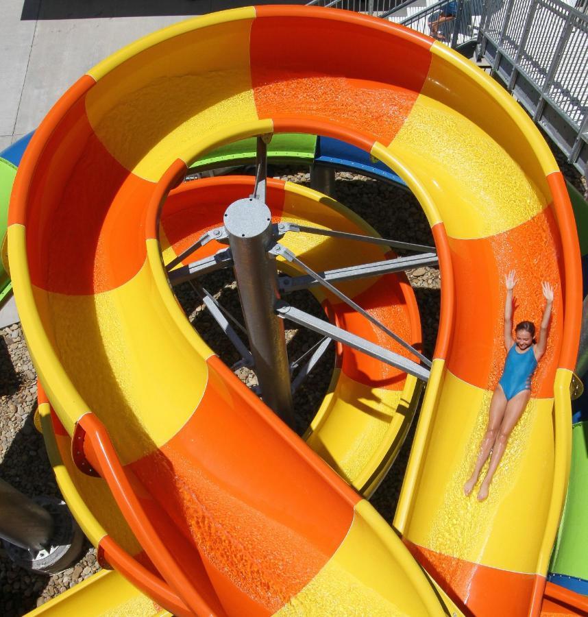 Hotel Country Cascades Waterpark