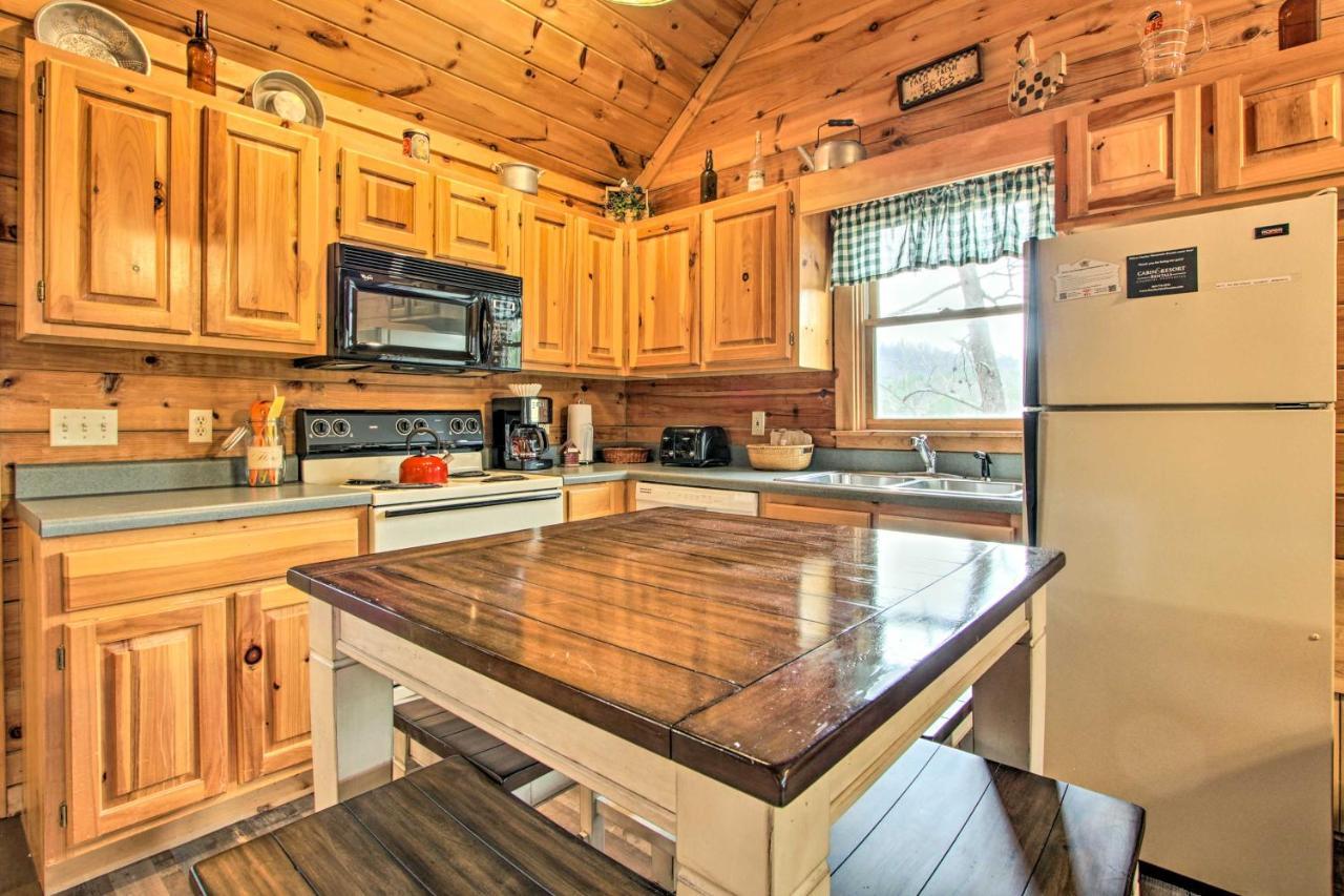 With Hot Tub And Mountain Views! Holiday home