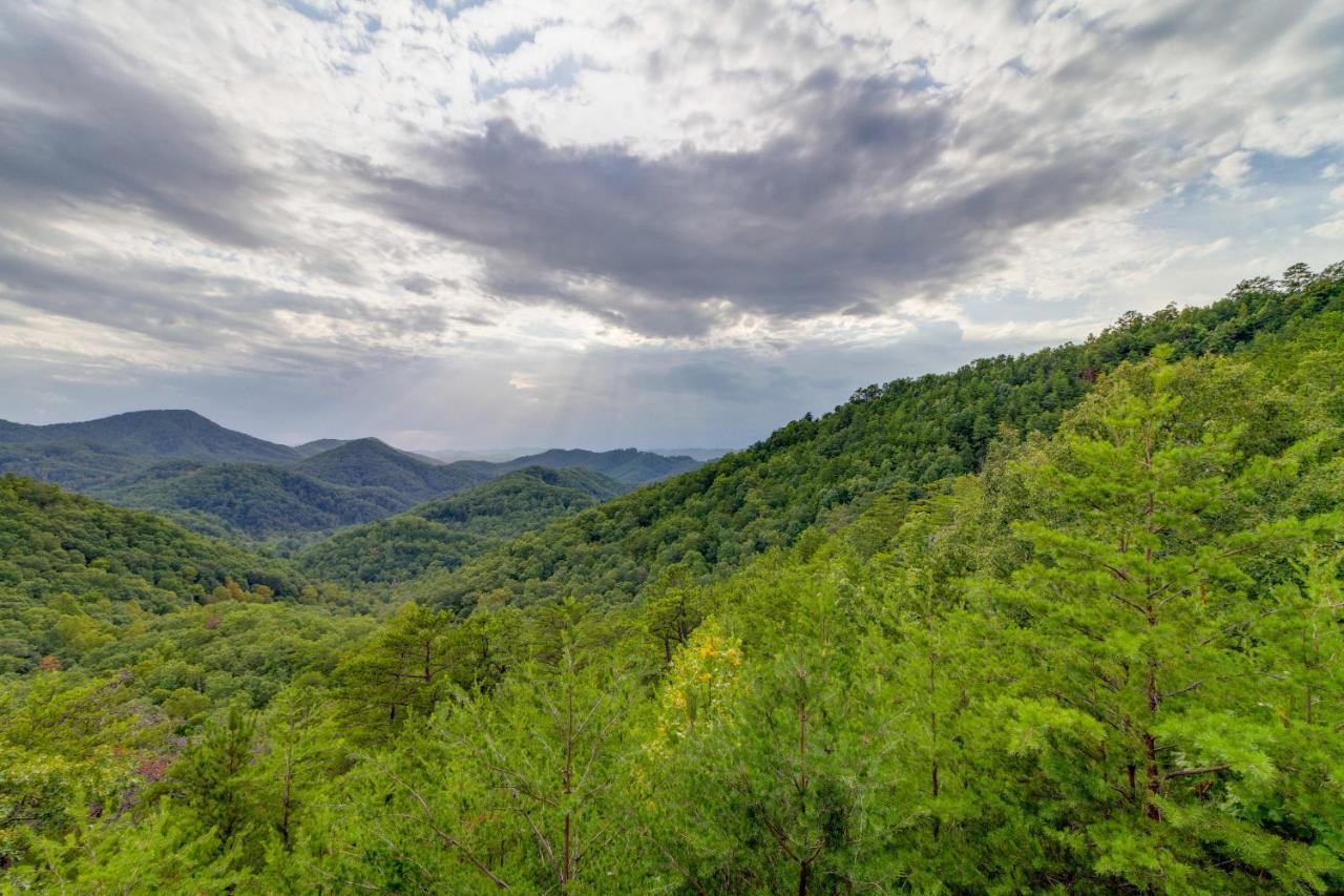 Eagles Nest Pigeon Forge