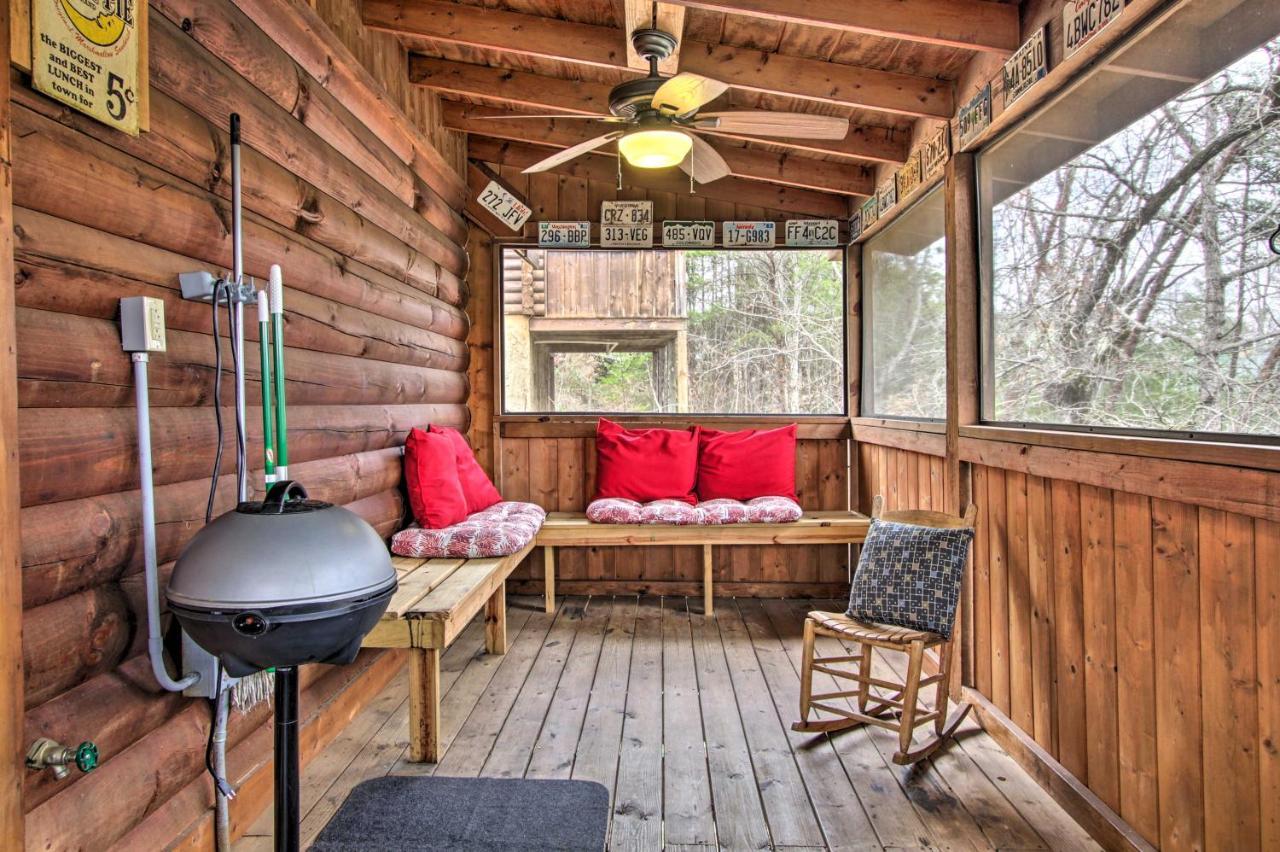 With Hot Tub And Mountain Views!