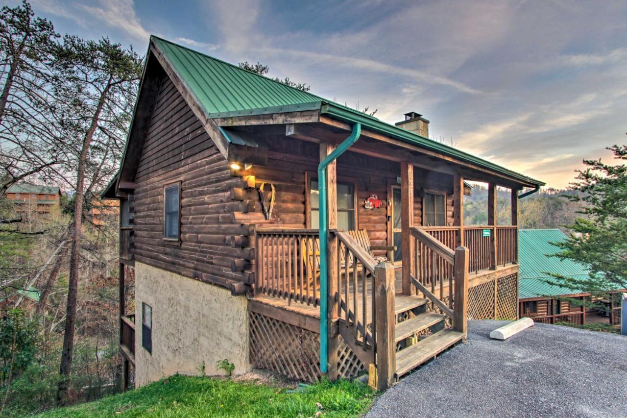 With Hot Tub And Mountain Views! Holiday home Pigeon Forge