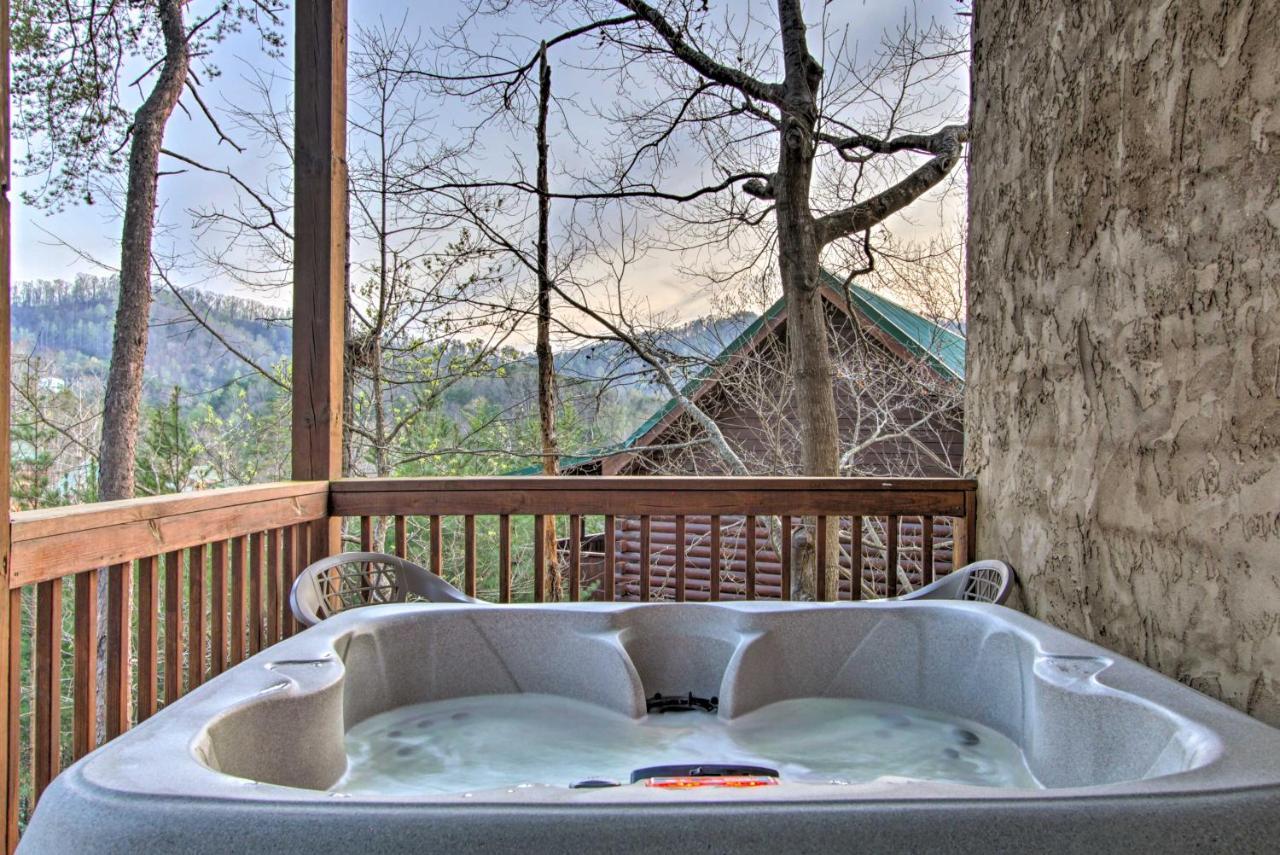 With Hot Tub And Mountain Views! *
