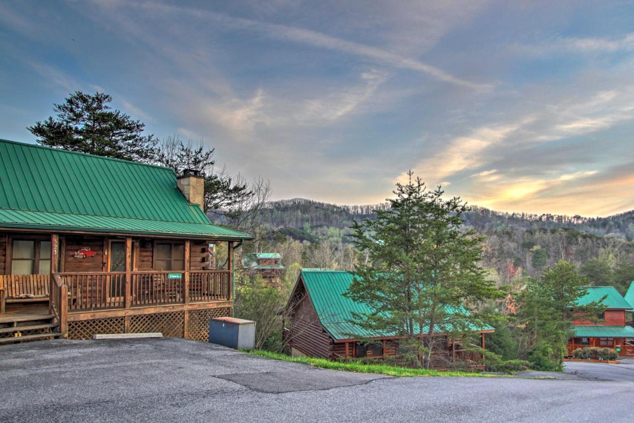 With Hot Tub And Mountain Views! *