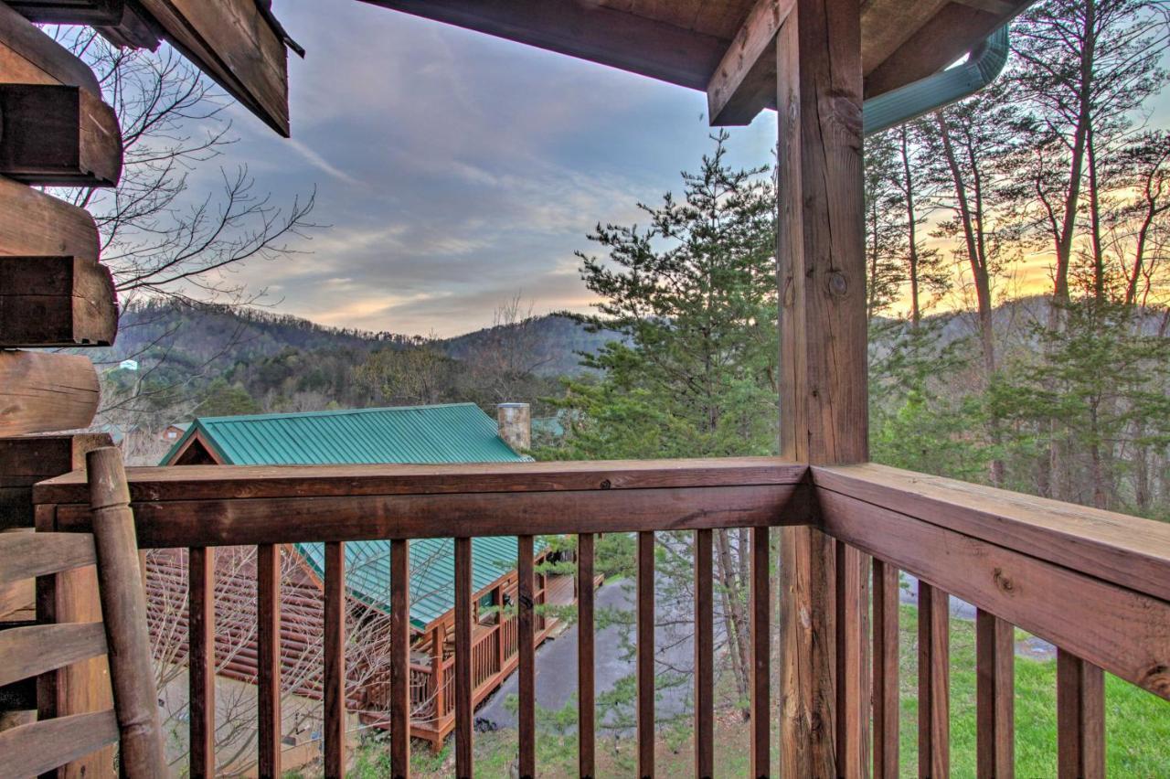 With Hot Tub And Mountain Views! Pigeon Forge