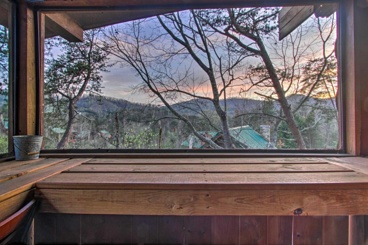 Holiday home With Hot Tub And Mountain Views! Pigeon Forge