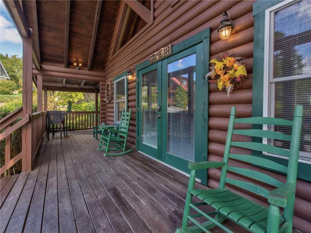 Wilderness Theater And Lodge, 3 Bedrooms, Sleeps 10, Game Room, Hot Tub * Pigeon Forge