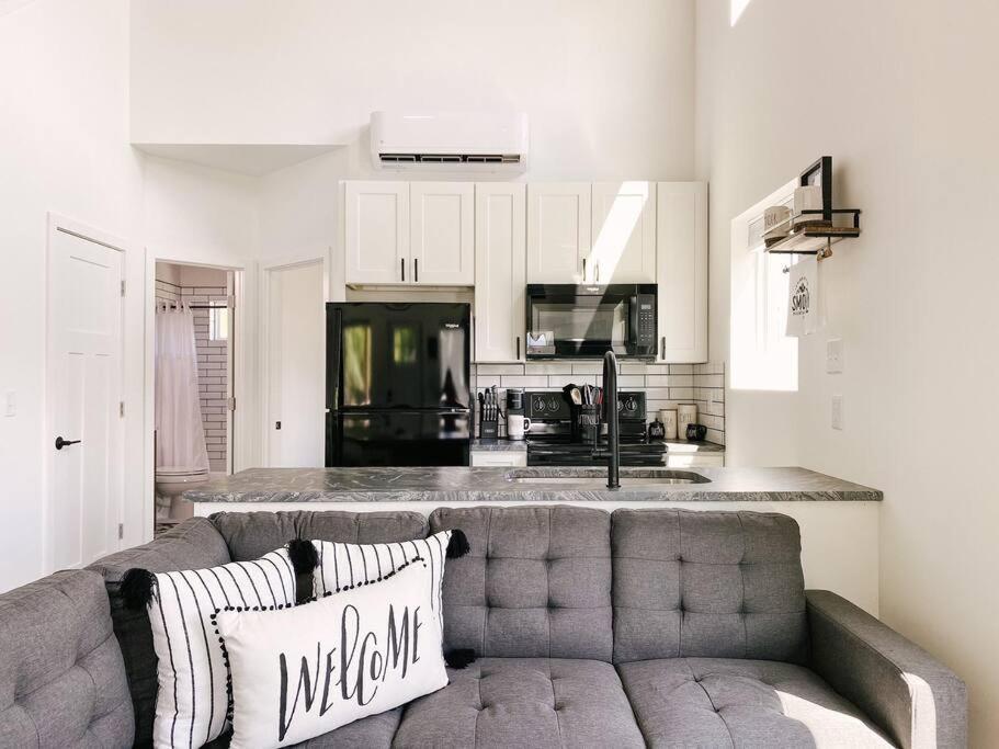 Modern Smoky Mountain Tiny House *