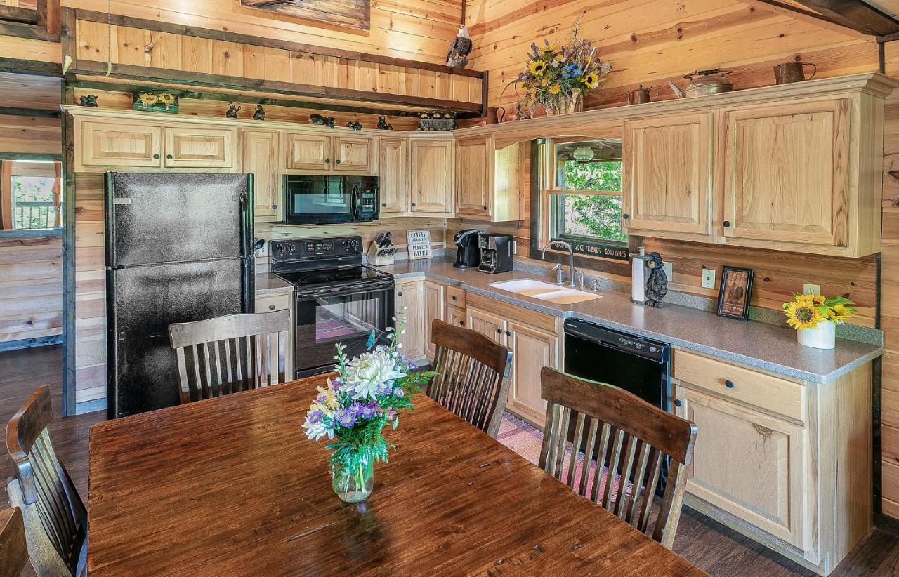 Smoky Mountain Hideout * Pigeon Forge