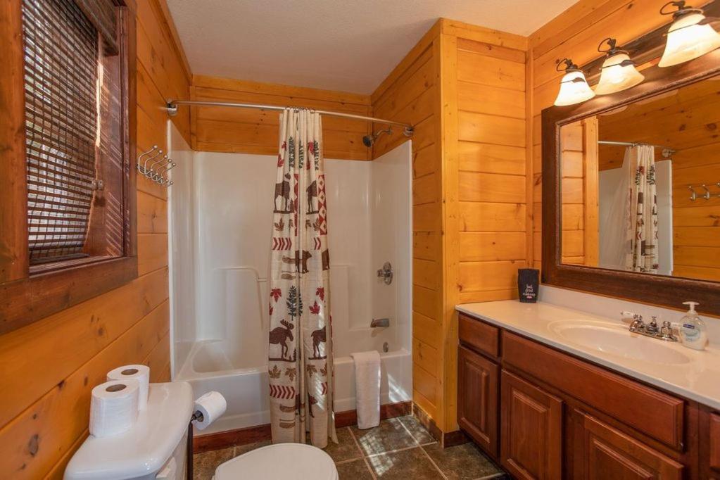 About The View-free Dollywood Ticket, 5 Bedroom 4 Bath Family Retreat W Mountain Views, Privacy Holiday home *