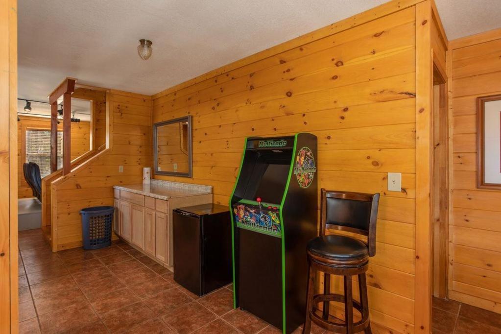 About The View-free Dollywood Ticket, 5 Bedroom 4 Bath Family Retreat W Mountain Views, Privacy * Pigeon Forge