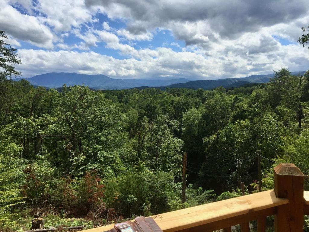 About The View-free Dollywood Ticket, 5 Bedroom 4 Bath Family Retreat W Mountain Views, Privacy Holiday home