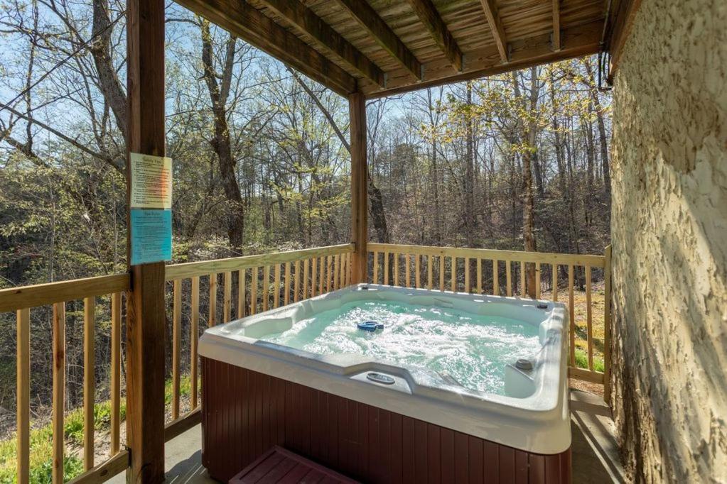Holiday home About The View-free Dollywood Ticket, 5 Bedroom 4 Bath Family Retreat W Mountain Views, Privacy *