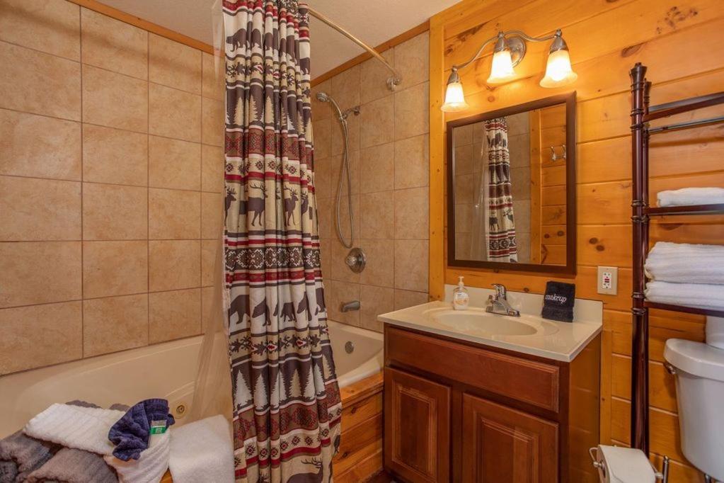 Holiday home About The View-free Dollywood Ticket, 5 Bedroom 4 Bath Family Retreat W Mountain Views, Privacy