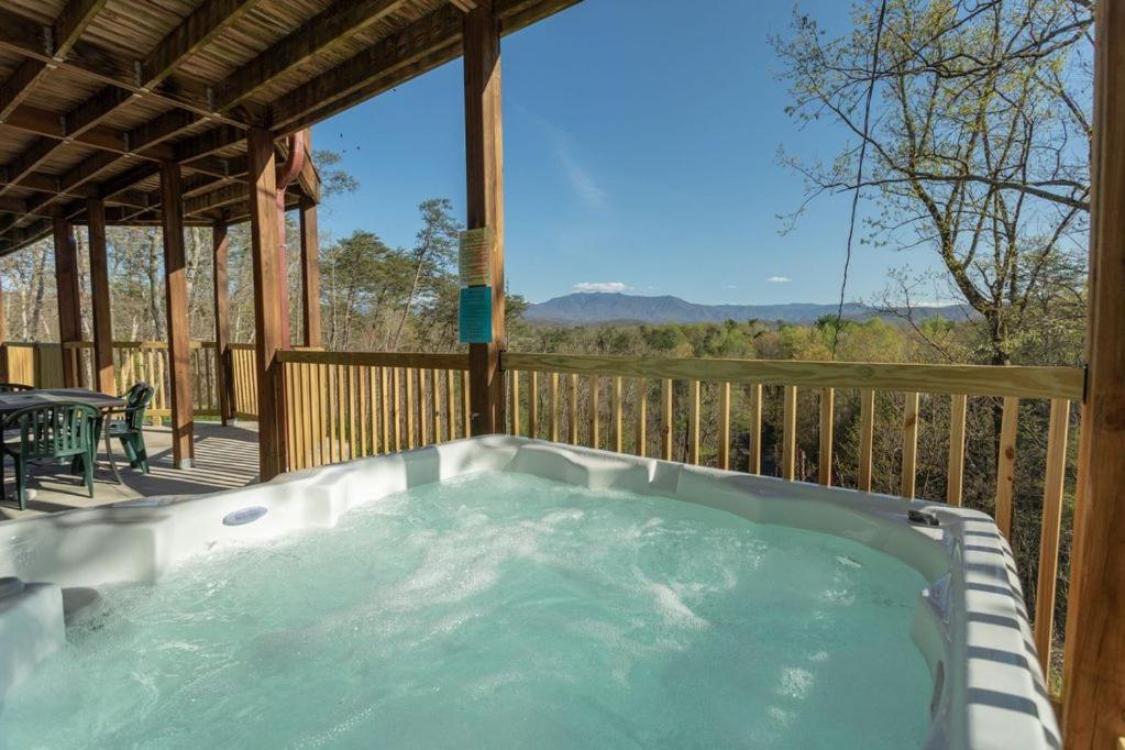 About The View-free Dollywood Ticket, 5 Bedroom 4 Bath Family Retreat W Mountain Views, Privacy *