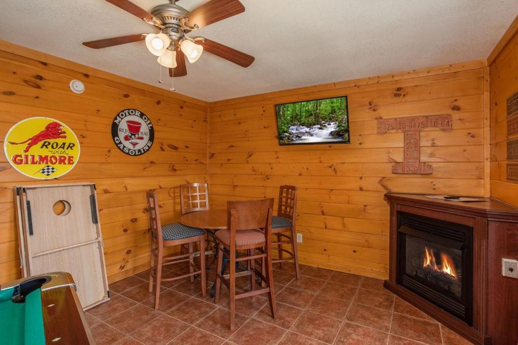 About The View-free Dollywood Ticket, 5 Bedroom 4 Bath Family Retreat W Mountain Views, Privacy Holiday home Pigeon Forge