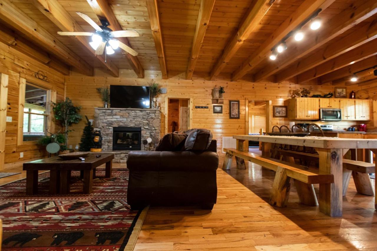 Holiday home Rushing Water - Beautiful Back Yard Along Caney Creek - Hot Tub Game