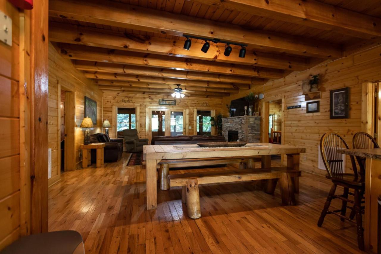 Rushing Water - Beautiful Back Yard Along Caney Creek - Hot Tub Game Holiday home