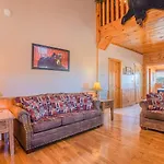 Bear Claw - Bear Claw Retreat In Pigeon Forge!