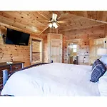 Robins Nest - Wc Accessible, Views, Community Pool