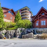 Gorgeous 2Bd 2Bth Condo With Mountain Views Pool Hot Tub Game Room Close To Parkway