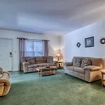 Colonial Crest 110 - Great Location! - You Can Walk To Town! Condo
