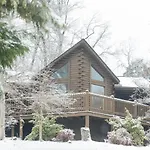 Er79 - Robyn\'S Nest - Great Location, Close To All The Action! Cabin