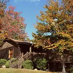 Er79 - Robyn\'S Nest - Great Location, Close To All The Action! Cabin