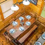 Charming Cabin W/ Hot Tub, Game Room, Top Location