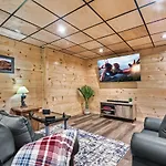 Mountains R Calling, Cozy Hideaway, King Beds, Hot-Tub, Arcade, Ev Ready