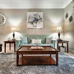 Luxury Condo, Sleeps 6, 3.2 Miles To Dollywood